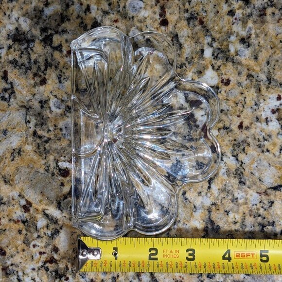 Crystal Scalloped Vintage Napkin Holder - Picture 5 of 6
